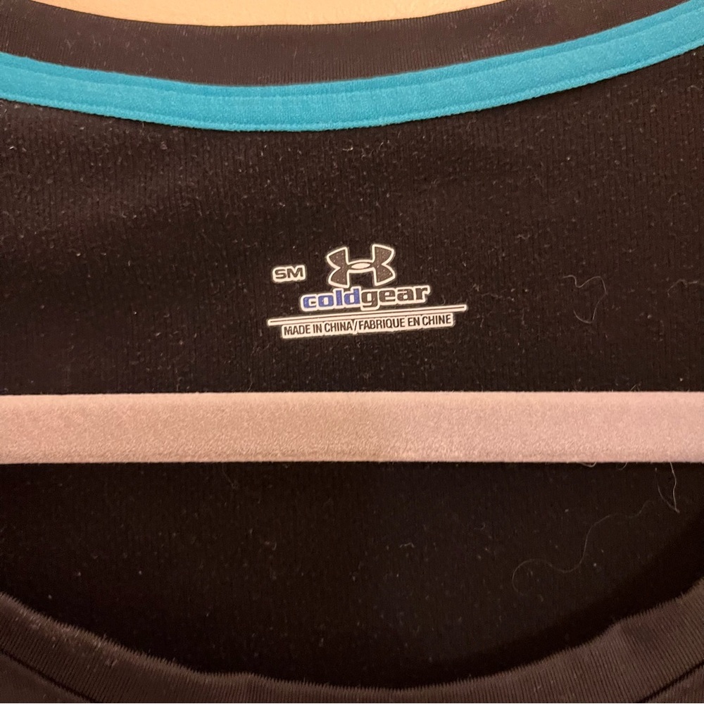 Under Armour Women's Black Long Sleeve Tee with turquoise Accents. - Picture 4 of 8